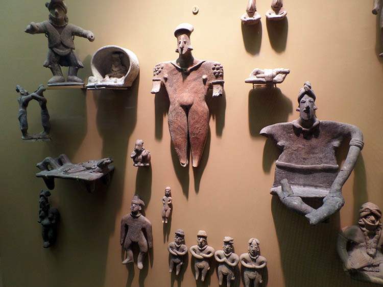 Muzeum Historii Naturalnej w Nowym Jorku eksponaty rzeźby postacie z gliny