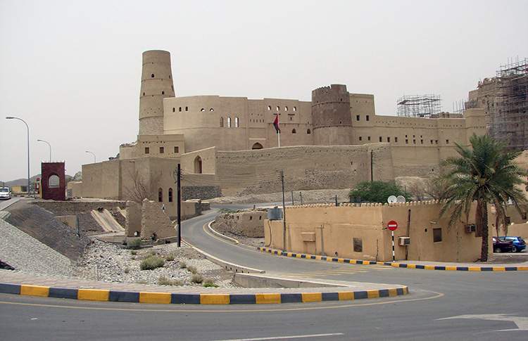oman ciekawostki fort Bahla