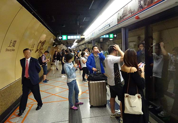 MTR Hong Kong Disneyland metro podróże ciekawostki