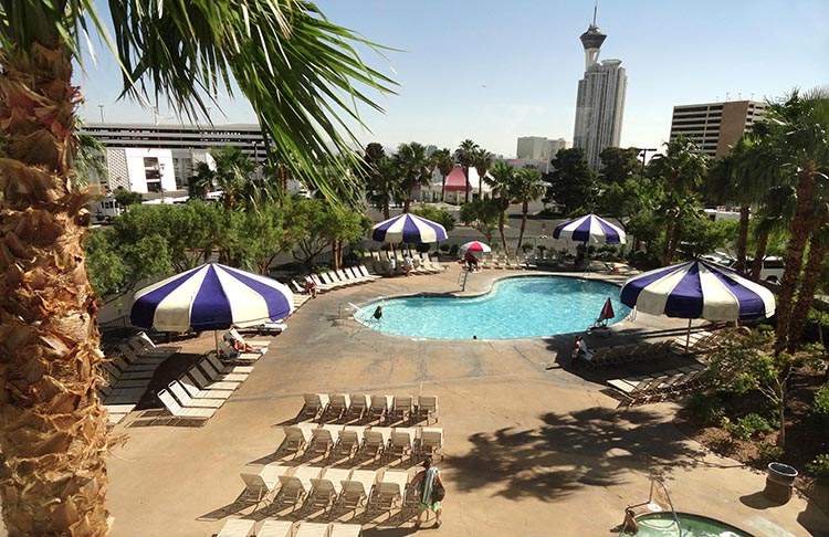 basem leżaki plaża kasyna miasto w Nevadzie hotele basen hotel