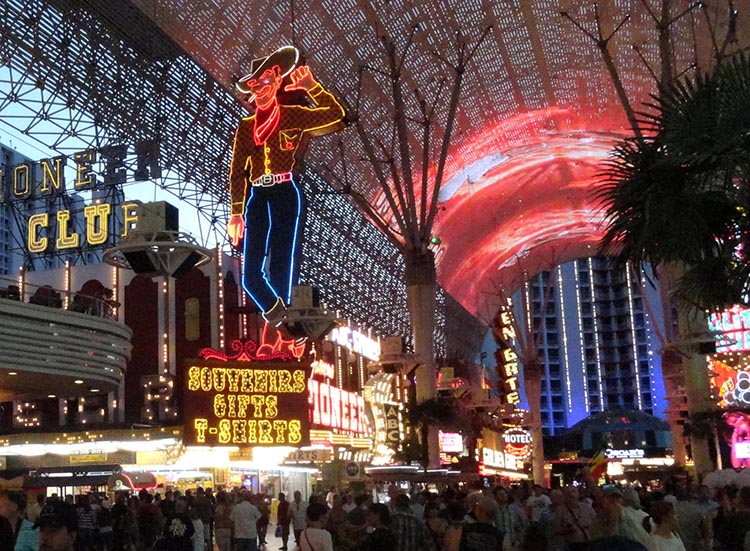 ciekawostki o Las Vegas kasyna Nevada hotele Fremont Street Vegas-Vic