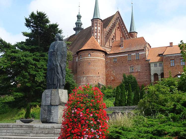 Frombork zamek Mikołaj Kopernik pomnik