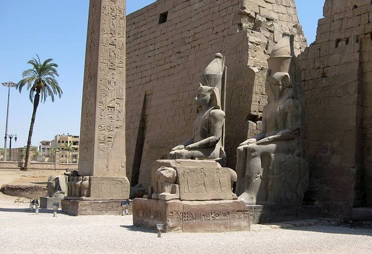 Luxor starożytny Egipt ciekawostki mumie zabytki