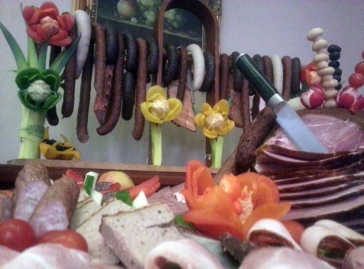 stół wiejski na wesele ciekawostki atrakcje weselne