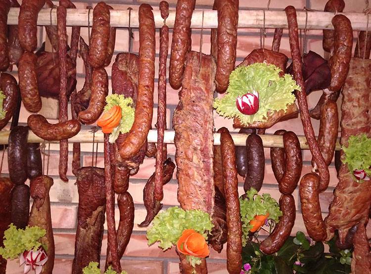 stół wiejski na wesele ciekawostki atrakcje weselne
