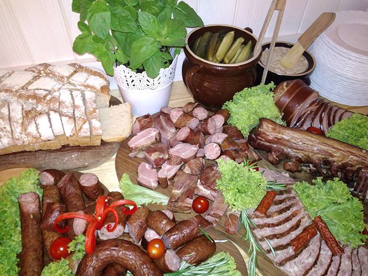 stół wiejski na wesele ciekawostki atrakcje weselne
