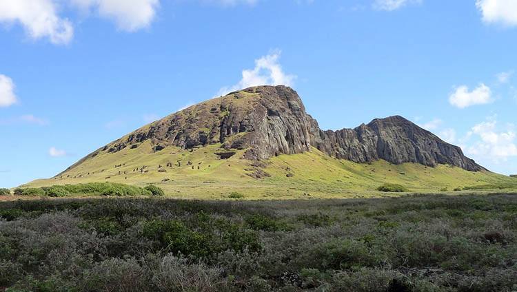 wulkan Rano Raraku Wyspa Wielkanocna ciekawostki Chile Rapa Nui wycieczki podróże