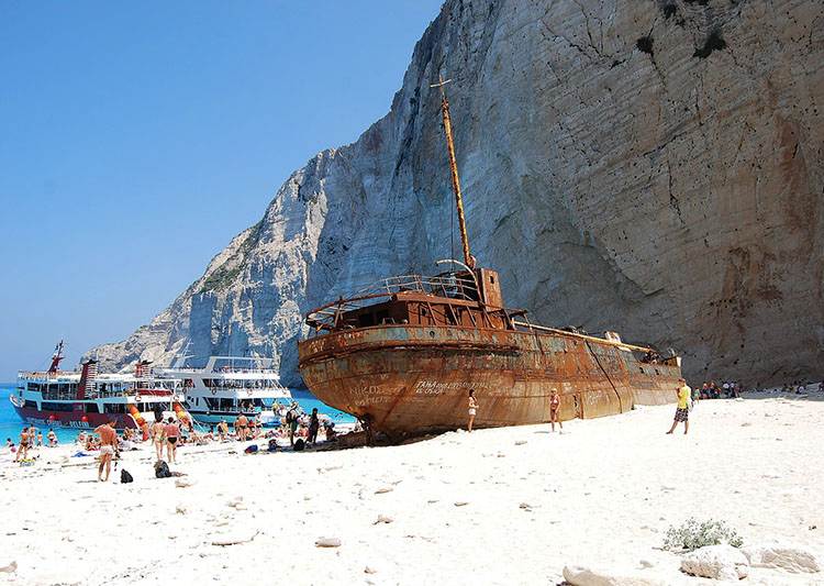 wrak Zatoka Wraku Navagio Beach wyspa Zakynthos atrakcje Grecja wczasy wakacje
