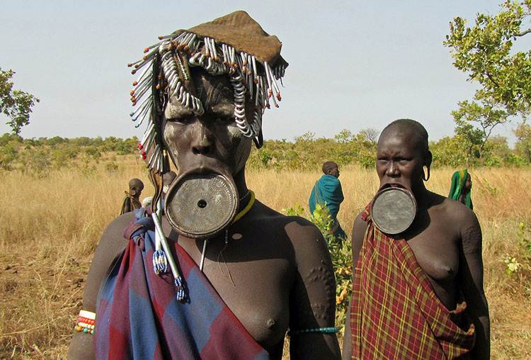 plemię Mursi kobiety Etiopia ciekawostki o Etiopii kultura ludność 