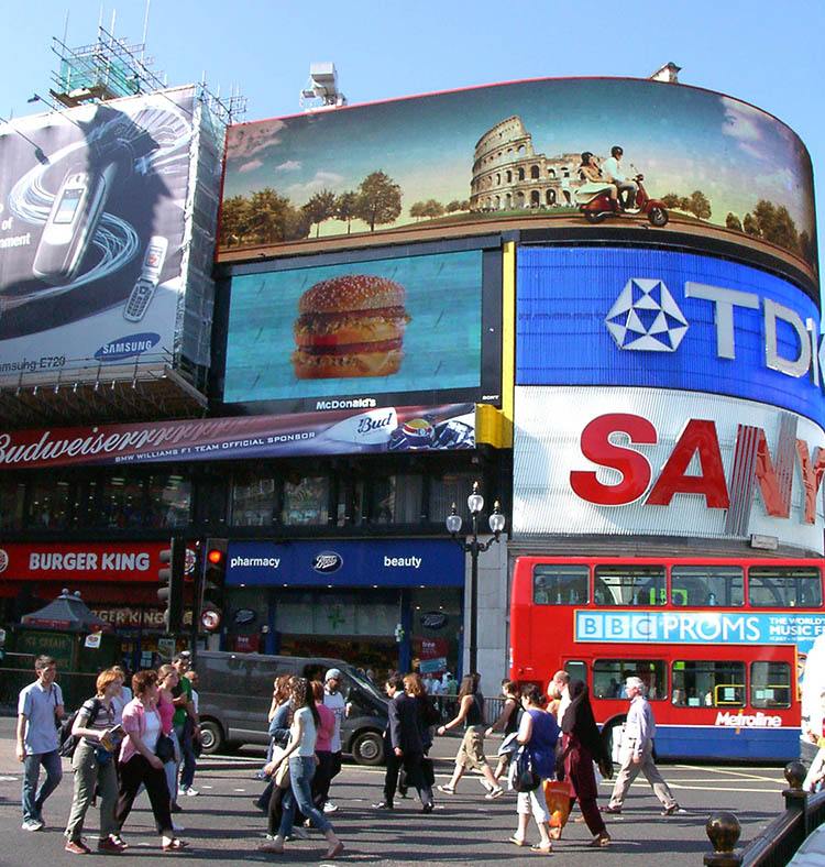 Picadilly Circus ciekawostki o Londynie London Anglia