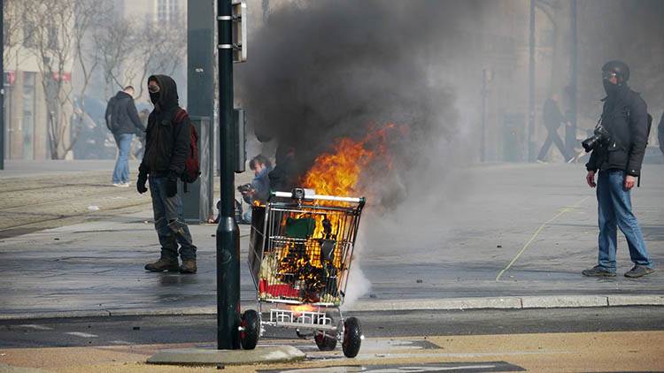 protesty uliczne demonstracje