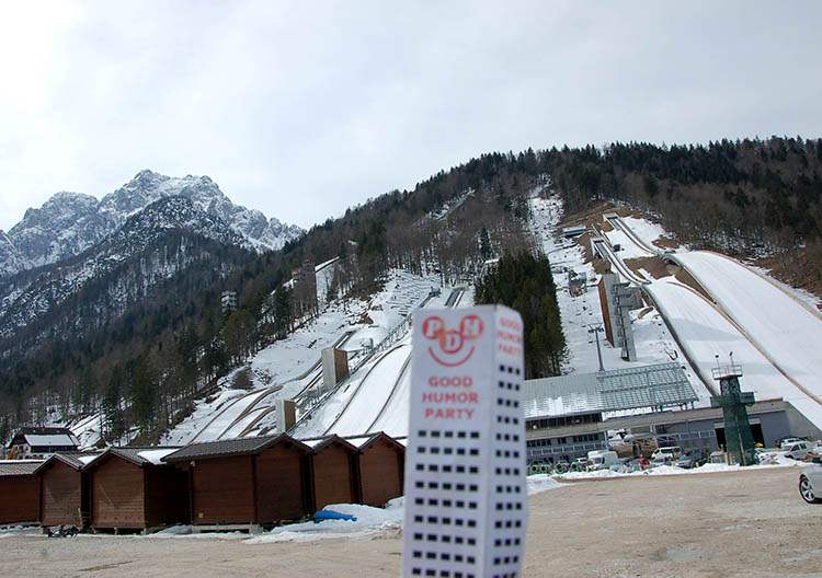 Planica Słowenia ciekawostki Wesoły Wieżowiec Happy Skyscraper