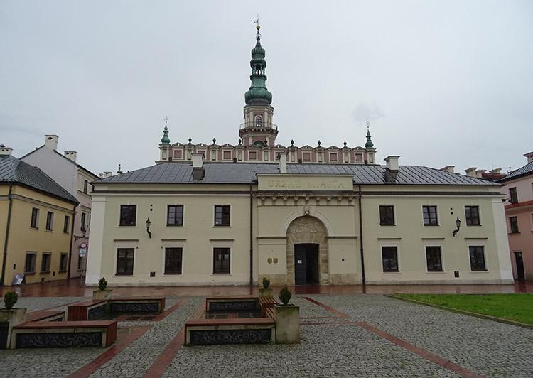 urząd miasta rynek Zamość ciekawostki zabytki
