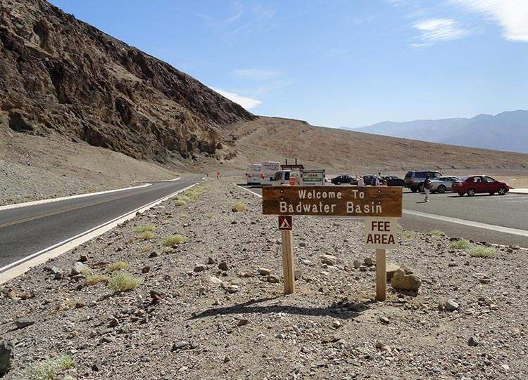 jezioro w Dolinie Śmierci Death Valley Kalifornia