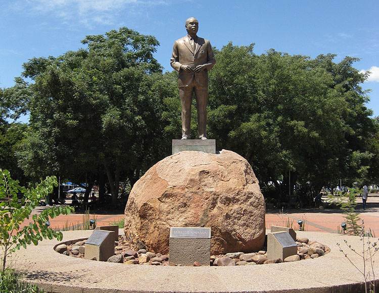 prezydent Sir Seretse Khama pomnik Gaborone ciekawostki Botswana