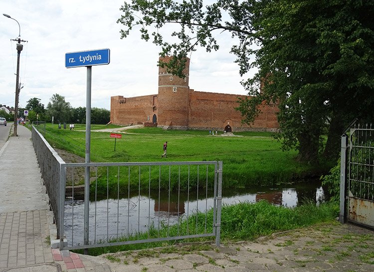 rzeka Łydynia zamek Ciechanów ciekawostki atrakcje zabytki