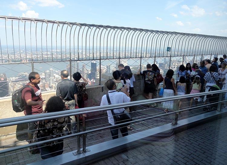 ciekawostki architektoniczne Empire State Building taras widokowy turyści panorama Nowego Jorku Manhattan