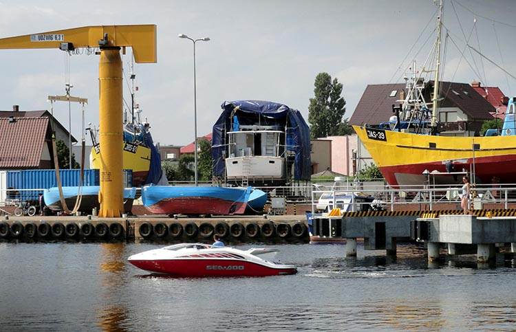 port w Jastarni łodzie morze statki woj. pomorskie