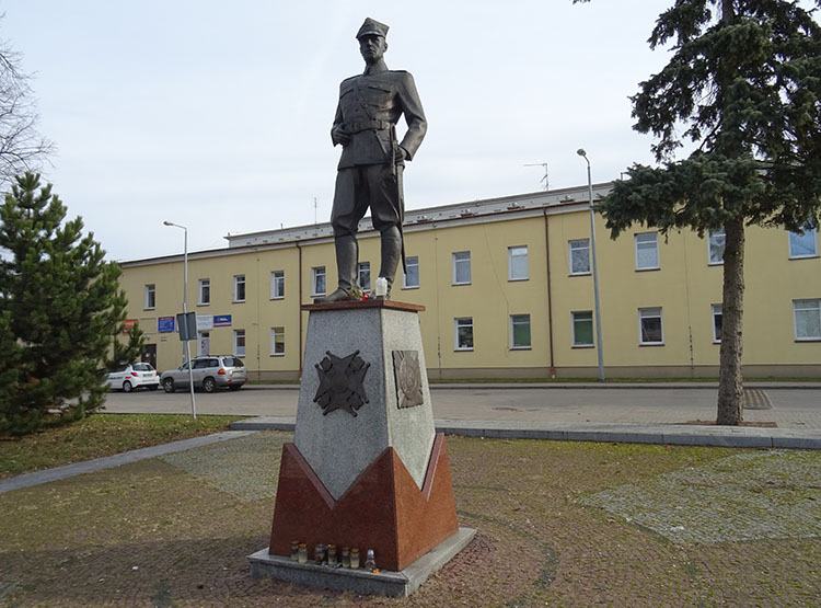 pomnik oficera Zambrów ciekawostki atrakcje zabytki