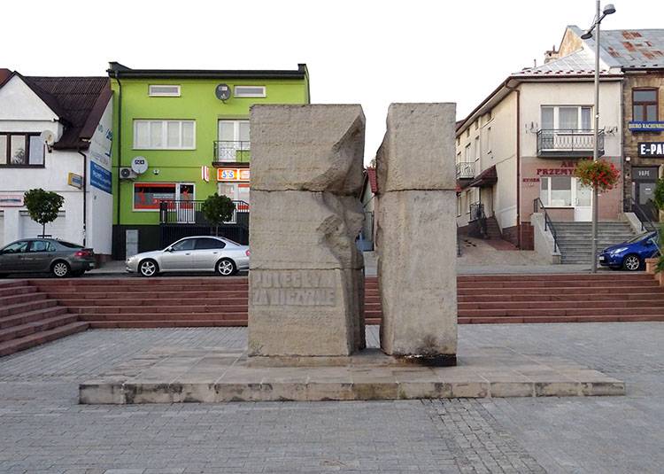 rynek pomnik Starachowice ciekawostki atrakcje