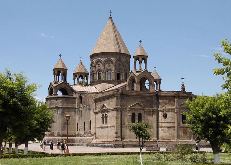 Eczmiadzyn katedra Armenia ciekawostki zabytki atrakcje historia
