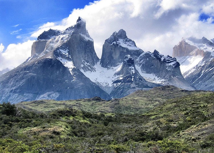 góra Torres de Paine Patagonia  góry szczyty śnieg skały