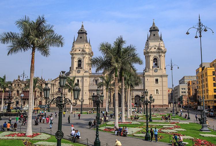 Lima ciekawostki atrakcje zabytki Peru Plaza de Armas katedra
