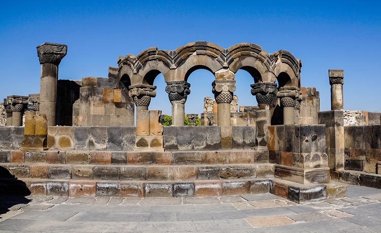 Zwartnoc katedra Armenia ciekawostki zabytki atrakcje historia