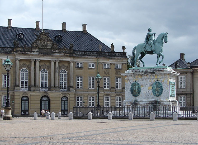 pałac Amalienborg Kopenhaga ciekawostki atrakcje zabytki Dania