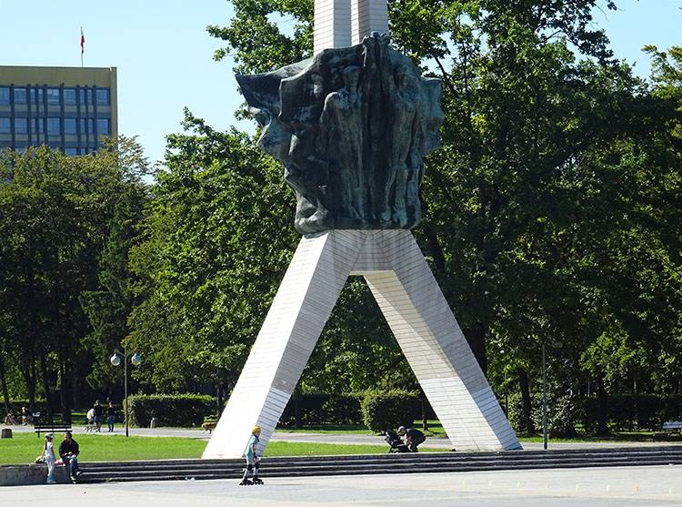 Żyrafa Pomnik Walki i Pracy Tychy ciekawostki atrakcje