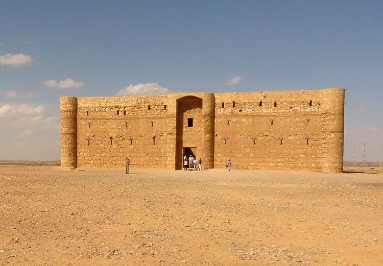 Qasr al Kharana zamek pustynny Jordania ciekawostki atrakcje