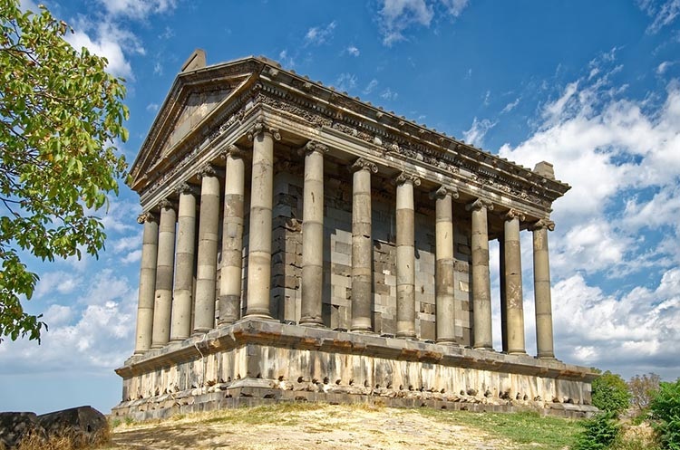 Garni świątynia klasztor Armenia ciekawostki zabytki atrakcje historia