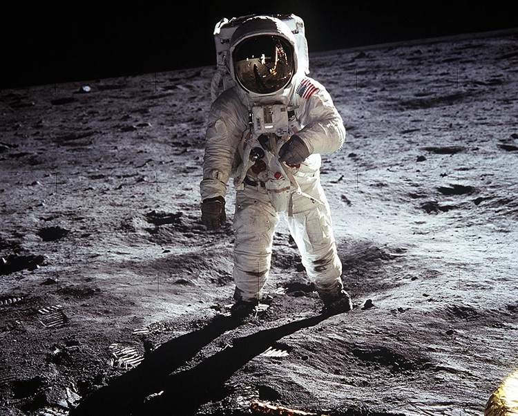 Apollo-11 Buzz Aldrin Księżyc ciekawostki o Księżycu