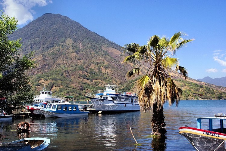 Atitlan jezioro w Gwatemali