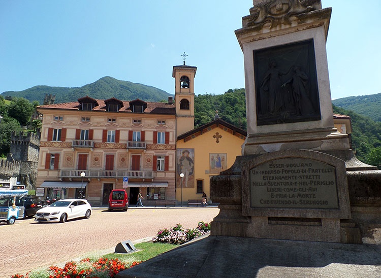 Bellinzona ciekawostki Szwajcaria atrakcje zabytki