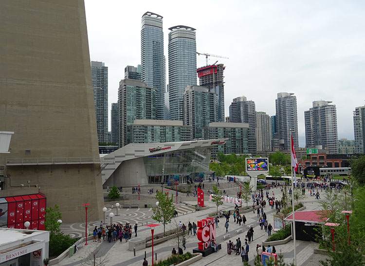 CN Tower akwarium aquarium Toronto ciekawostki Kanada atrakcje