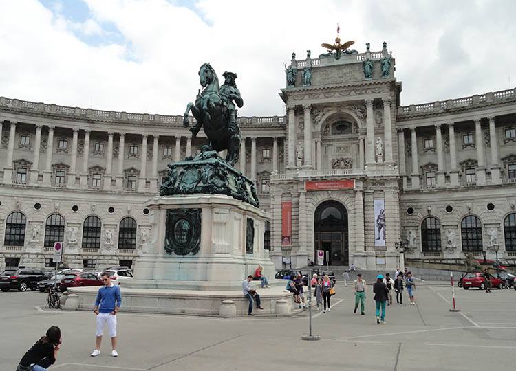 Hofburg Wiedeń ciekawostki Austria zabytki atrakcje