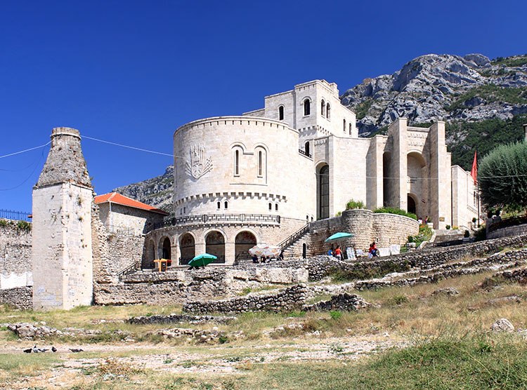 zamek muzeum Kruja Albania ciekawostki atrakcje zabytki