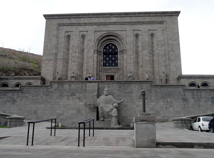 Matendaran Erywań ciekawostki atrakcje zabytki Armenia Yerevan