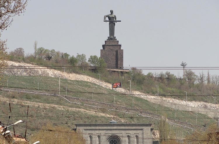 Matka pomnik Erywań ciekawostki atrakcje zabytki Armenia Yerevan