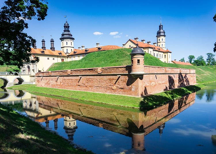 Nieśwież zamek na Białorusi atrakcje zabytki