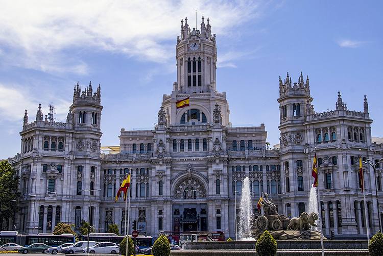 Palacio de Cibeles ratusz Madryt ciekawostki atrakcje Hiszpania