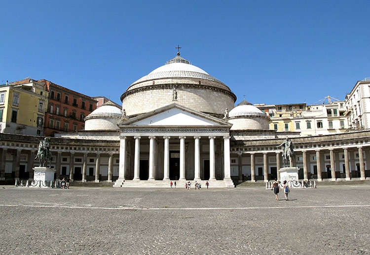 Piazza del Plebiscito bazylika San Francesco di Paola Neapol ciekawostki atrakcje zabytki Włochy Napoli