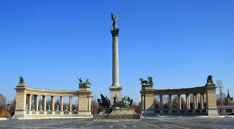 plac Bohaterów Budapeszt ciekawostki atrakcje Węgry