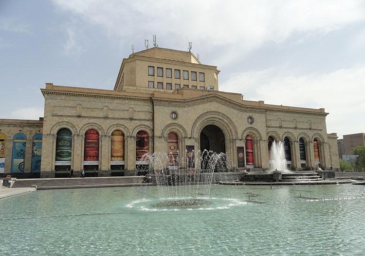 Plac Republiki Muzeum Historii Armenii Galeria Erywań ciekawostki atrakcje zabytki Armenia Yerevan