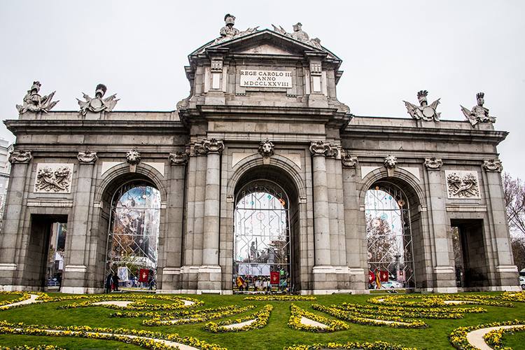 Puerta de Alcala Madryt ciekawostki atrakcje Hiszpania