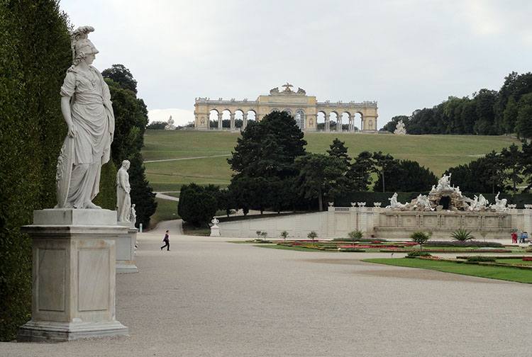 Shonbrunn Glorietta Wiedeń ciekawostki Austria zabytki atrakcje