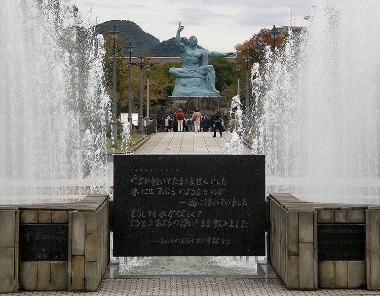 Statua Park Pokoju Nagasaki ciekawostki miasto Japonia Kiusiu