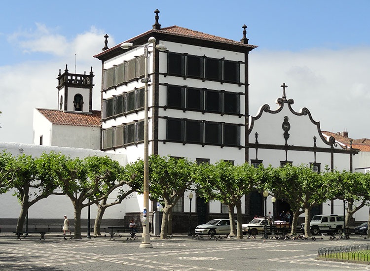 klasztor wrota Ponta Delgada ciekawostki Sao Miguel Azory atrakcje