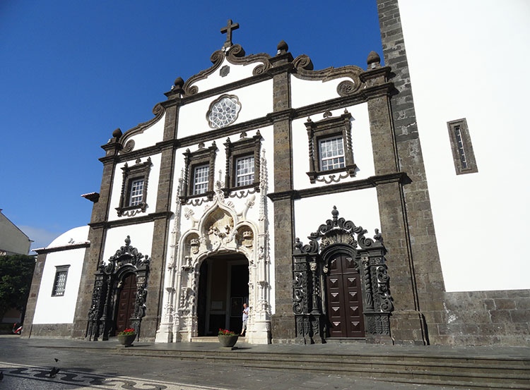 kościół Sebastiana wrota Ponta Delgada ciekawostki Sao Miguel Azory atrakcje